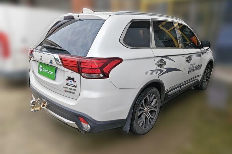 Used Mitsubishi Outlander 2017 2.0L Two-Wheel Drive Glory Edition 5 Seats Rear Right 45 Deg