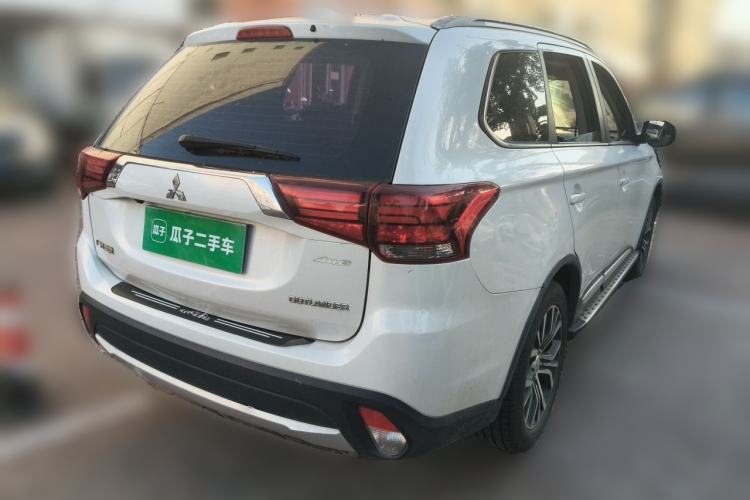 Used Mitsubishi Outlander 2017 2.0L Two-Wheel Drive Glory Edition 5 Seats Rear Right 45 Deg