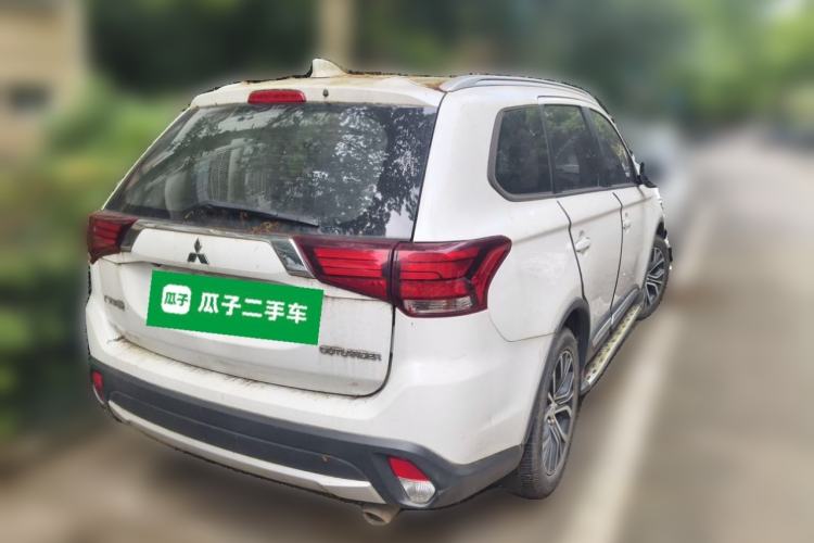 Used Mitsubishi Outlander 2017 2.0L Two-Wheel Drive Glory Edition 5 Seats Rear Right 45 Deg