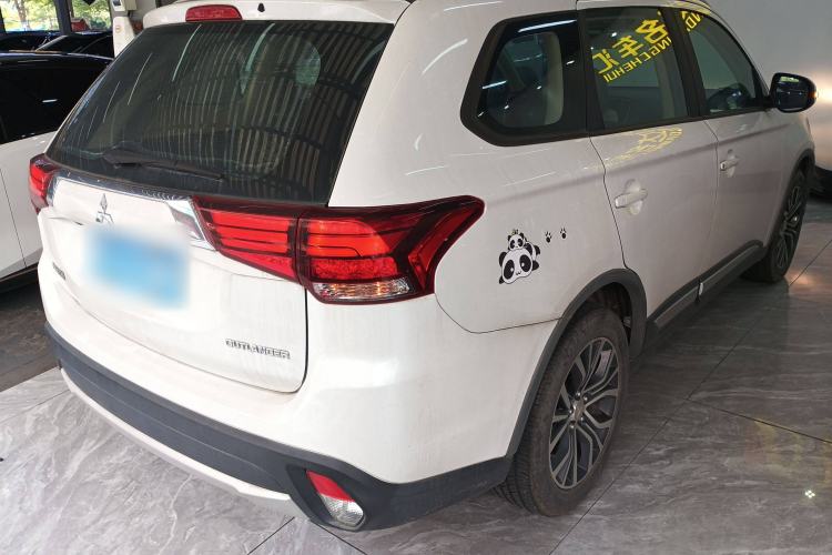 Used Mitsubishi Outlander 2017 2.0L Two-Wheel Drive Glory Edition 5 Seats Rear Right 45 Deg