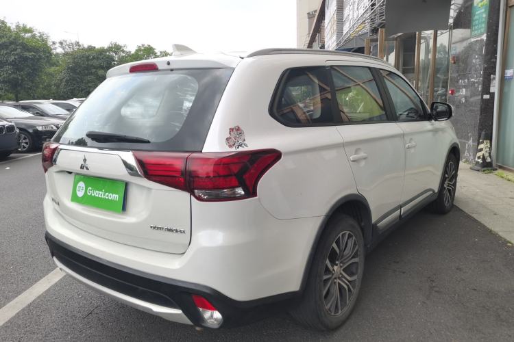 Used Mitsubishi Outlander 2017 2.0L Two-Wheel Drive Glory Edition 5 Seats Rear Right 45 Deg
