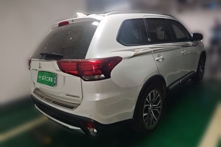 Used Mitsubishi Outlander 2017 2.0L Two-Wheel Drive Glory Edition 5 Seats Rear Right 45 Deg