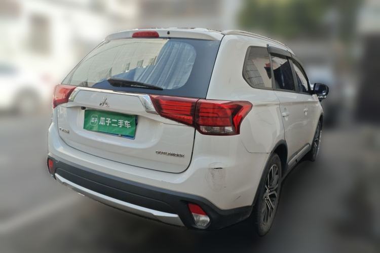 Used Mitsubishi Outlander 2017 2.0L Two-Wheel Drive Glory Edition 5 Seats Rear Right 45 Deg