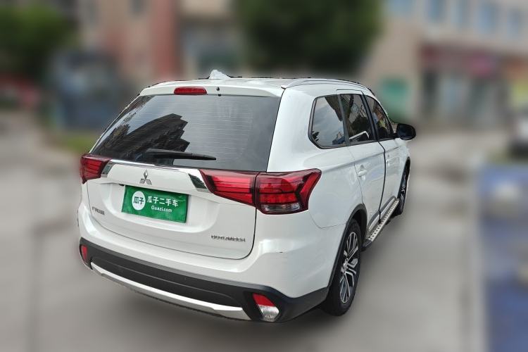 Used Mitsubishi Outlander 2017 2.0L Two-Wheel Drive Glory Edition 5 Seats Rear Right 45 Deg