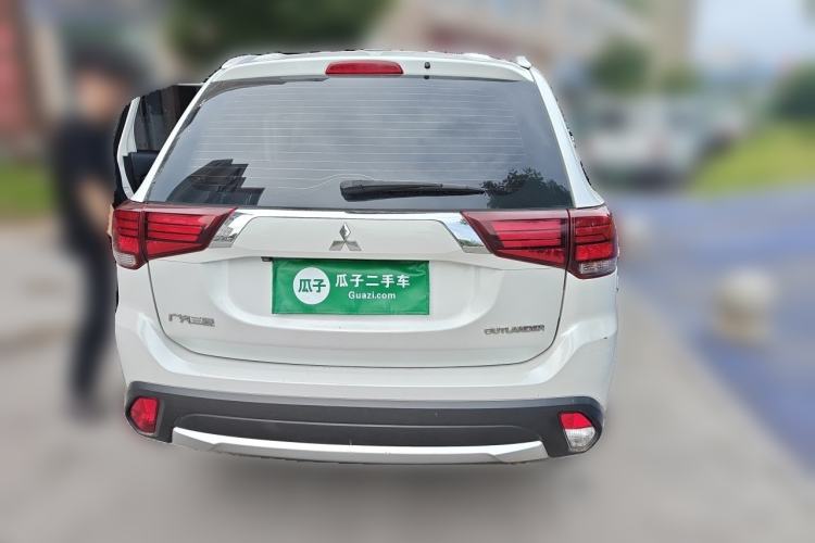 Used Mitsubishi Outlander 2017 2.0L Two-Wheel Drive Glory Edition 5 Seats Rear