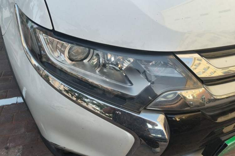 Used Mitsubishi Outlander 2017 2.0L Two-Wheel Drive Glory Edition 5 Seats Right Front Headlight