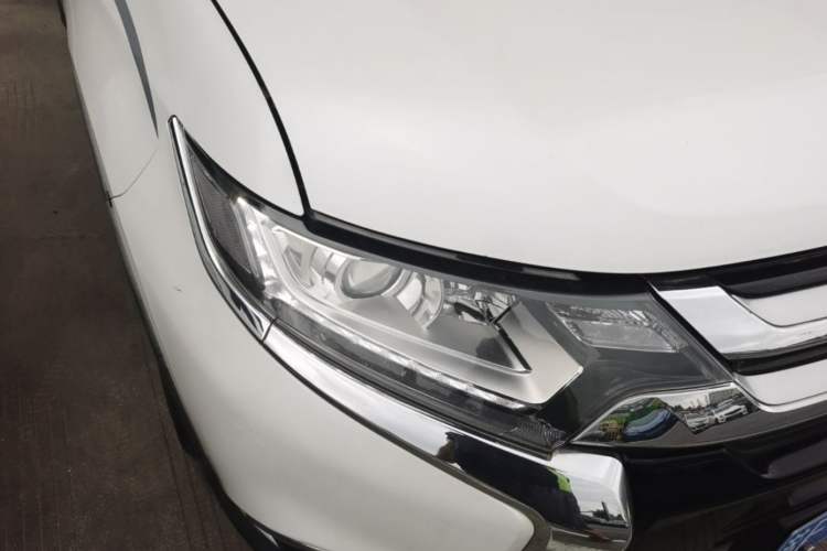 Used Mitsubishi Outlander 2017 2.0L Two-Wheel Drive Glory Edition 5 Seats Right Front Headlight