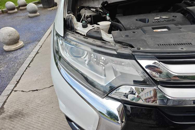 Used Mitsubishi Outlander 2017 2.0L Two-Wheel Drive Glory Edition 5 Seats Right Front Headlight