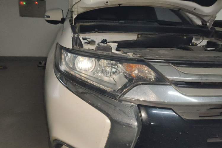 Used Mitsubishi Outlander 2017 2.0L Two-Wheel Drive Glory Edition 5 Seats Right Front Headlight