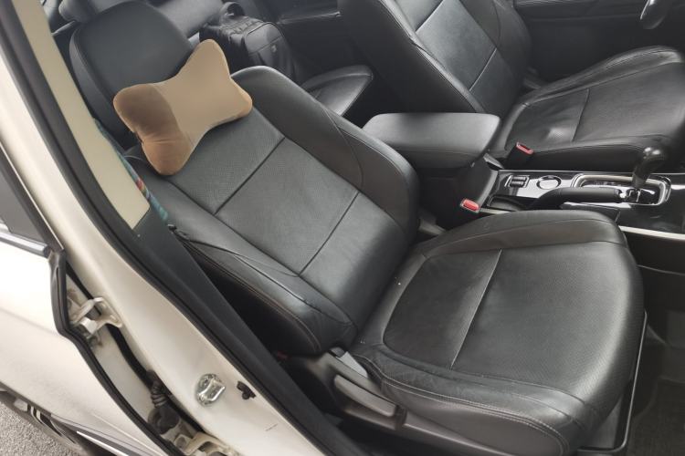 Used Mitsubishi Outlander 2017 2.0L Two-Wheel Drive Glory Edition 5 Seats Right Front Seat