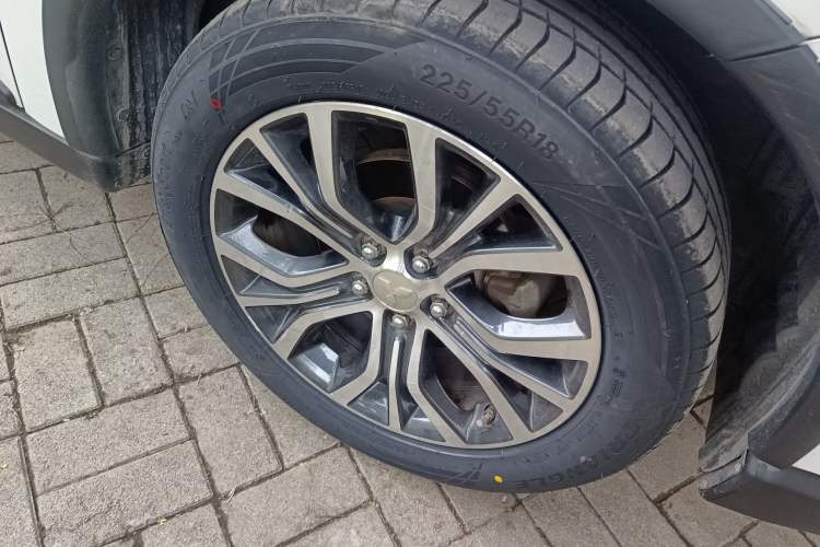Used Mitsubishi Outlander 2017 2.0L Two-Wheel Drive Glory Edition 5 Seats Right Front Wheel Hub