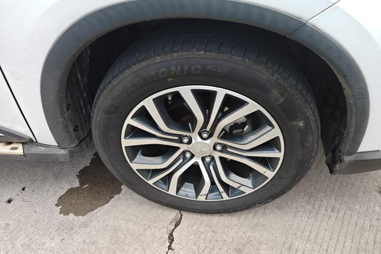 Used Mitsubishi Outlander 2017 2.0L Two-Wheel Drive Glory Edition 5 Seats Right Front Wheel Hub