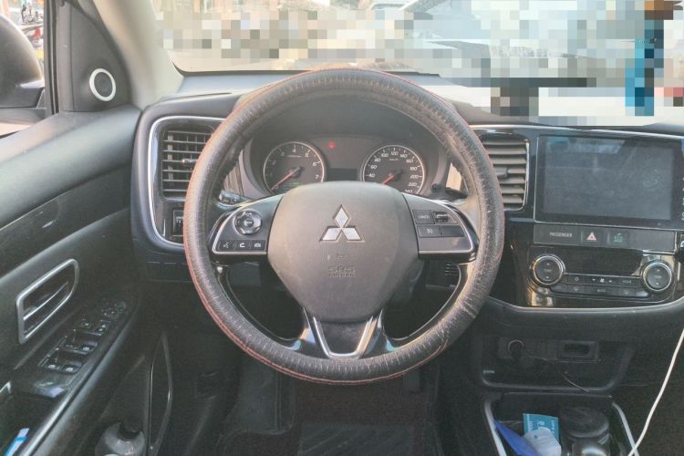 Used Mitsubishi Outlander 2017 2.0L Two-Wheel Drive Glory Edition 5 Seats Steering Wheel