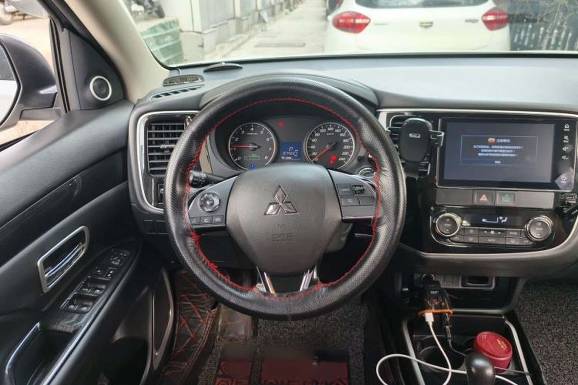Used Mitsubishi Outlander 2017 2.0L Two-Wheel Drive Glory Edition 5 Seats Steering Wheel