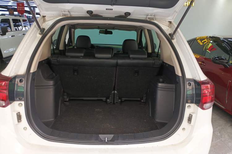 Used Mitsubishi Outlander 2017 2.0L Two-Wheel Drive Glory Edition 5 Seats Trunk