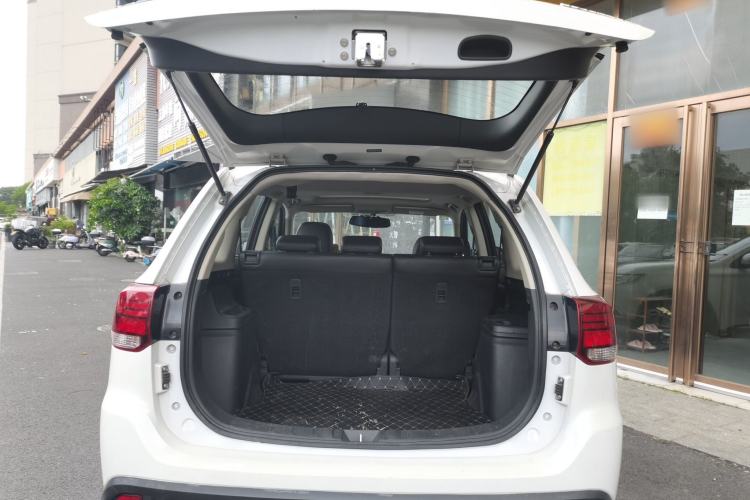 Used Mitsubishi Outlander 2017 2.0L Two-Wheel Drive Glory Edition 5 Seats Trunk