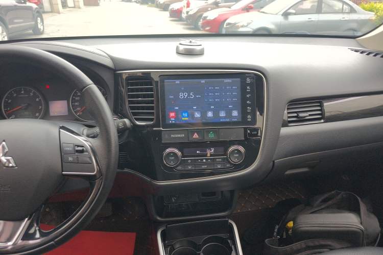 Used Mitsubishi Outlander 2018 2.0L Two-Wheel Drive Glory Edition 5 Seats Audio And AC Panel