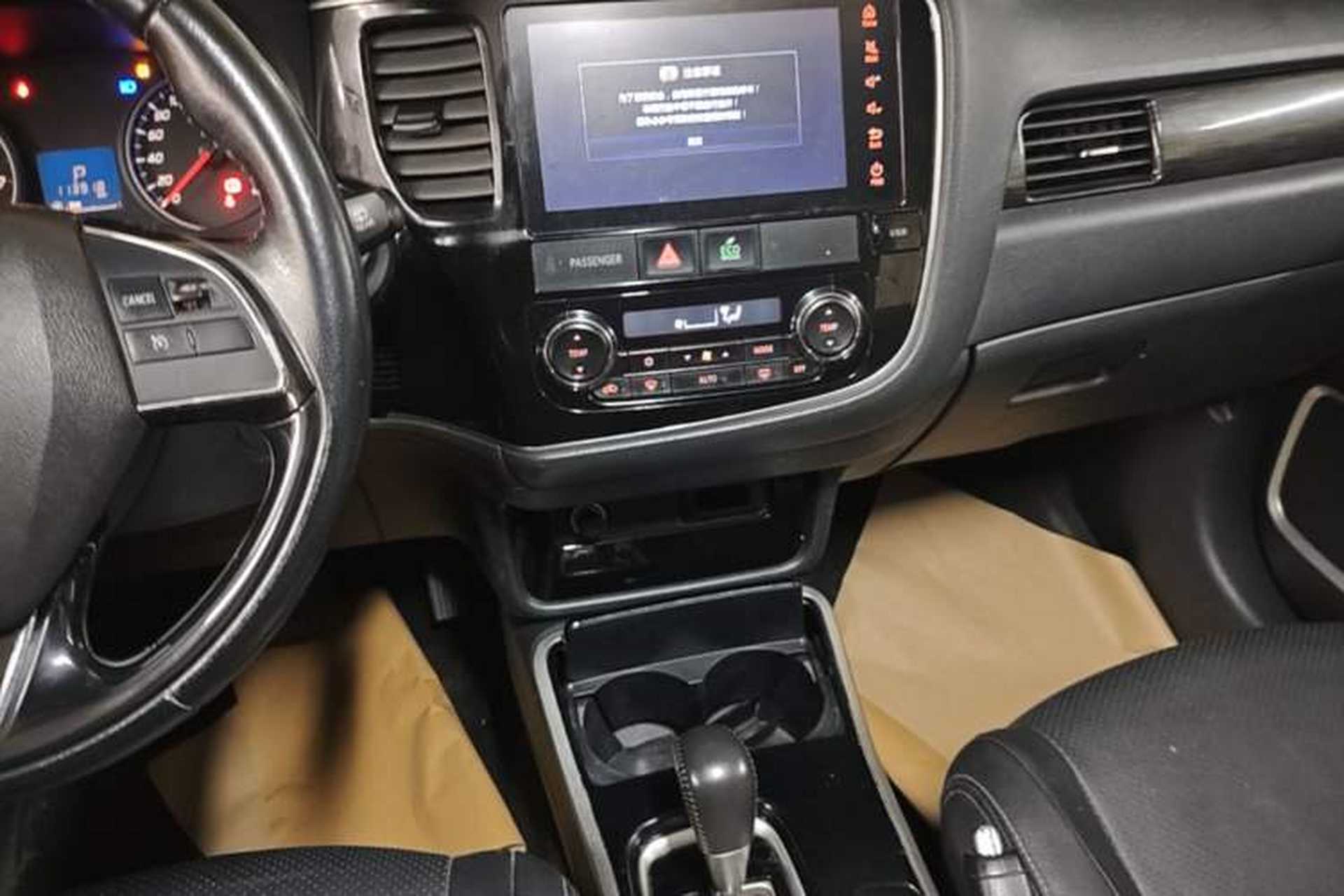 Used Mitsubishi Outlander 2018 2.0L Two-Wheel Drive Glory Edition 5 Seats Audio And AC Panel