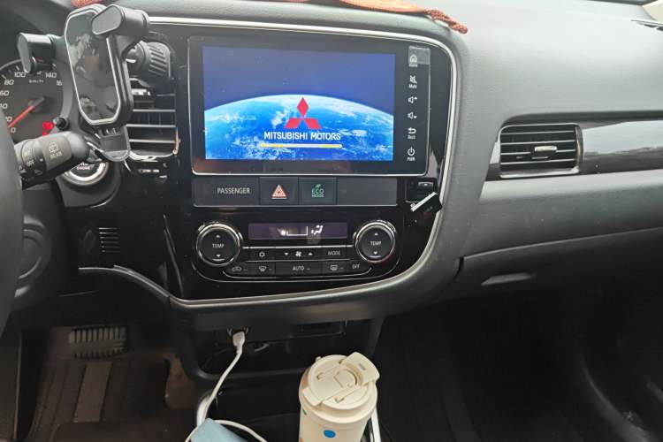 Used Mitsubishi Outlander 2018 2.0L Two-Wheel Drive Glory Edition 5 Seats Audio And AC Panel