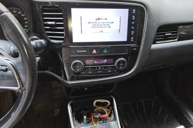 Used Mitsubishi Outlander 2018 2.0L Two-Wheel Drive Glory Edition 5 Seats Audio And AC Panel
