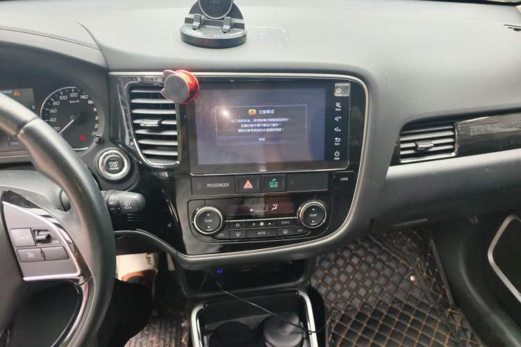 Used Mitsubishi Outlander 2018 2.4L 4x4 Elite Edition 5 Seats Audio And AC Panel