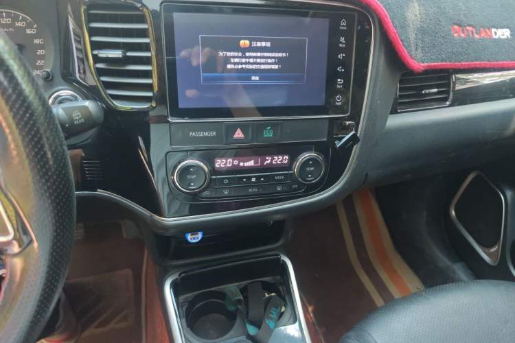 Used Mitsubishi Outlander 2018 2.0L Two-Wheel Drive Glory Edition 5 Seats Audio And AC Panel