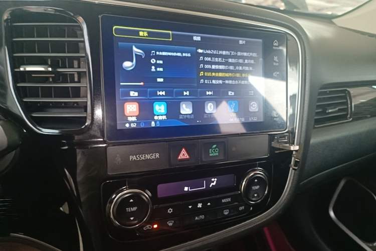 Used Mitsubishi Outlander 2018 2.4L 4x4 Elite Edition 5 Seats Audio And AC Panel