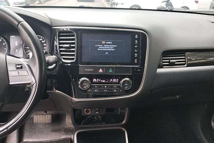 Used Mitsubishi Outlander 2018 2.4L 4x4 Elite Edition 5 Seats Audio And AC Panel