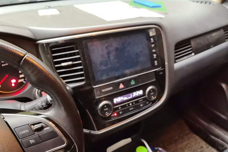 Used Mitsubishi Outlander 2018 2.0L Two-Wheel Drive Glory Edition 5 Seats Audio And AC Panel