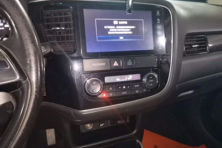 Used Mitsubishi Outlander 2018 2.4L 4x4 Elite Edition 5 Seats Audio And AC Panel