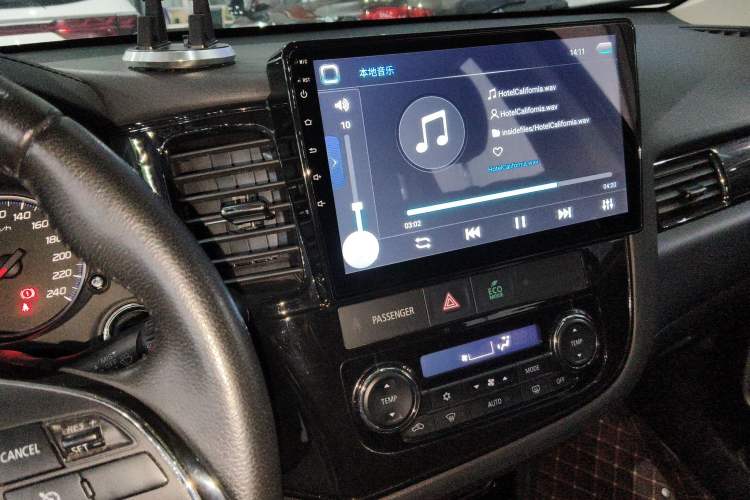 Used Mitsubishi Outlander 2018 2.0L Two-Wheel Drive Glory Edition 5 Seats Audio And AC Panel