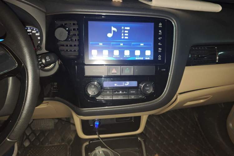 Used Mitsubishi Outlander 2018 2.0L Two-Wheel Drive Glory Edition 5 Seats Audio And AC Panel