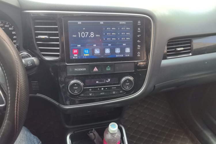 Used Mitsubishi Outlander 2018 2.4L 4x4 Elite Edition 5 Seats Audio And AC Panel