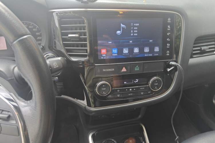 Used Mitsubishi Outlander 2018 2.0L Two-Wheel Drive Glory Edition 5 Seats Audio And AC Panel