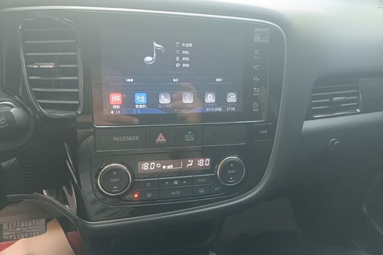 Used Mitsubishi Outlander 2018 2.0L Two-Wheel Drive Glory Edition 5 Seats Audio And AC Panel
