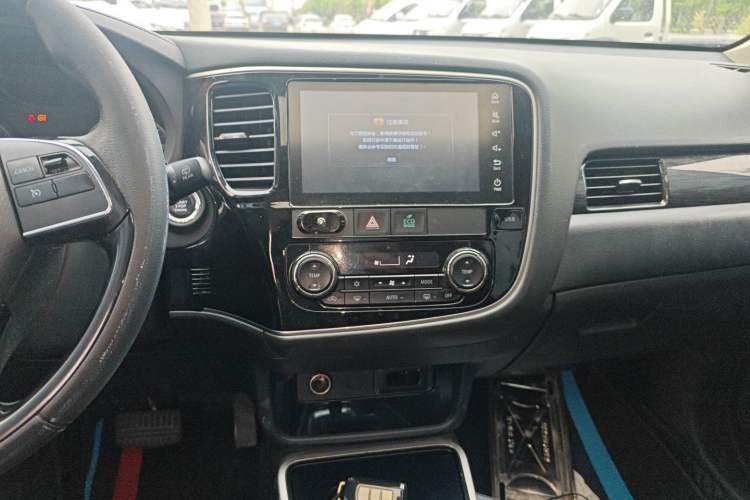 Used Mitsubishi Outlander 2018 2.0L Two-Wheel Drive Glory Edition 5 Seats Audio And AC Panel