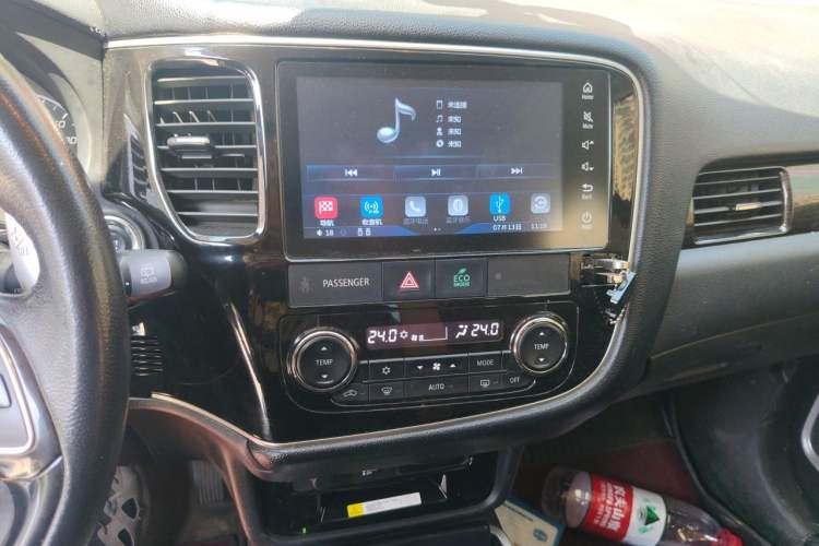 Used Mitsubishi Outlander 2018 2.4L 4x4 Elite Edition 5 Seats Audio And AC Panel