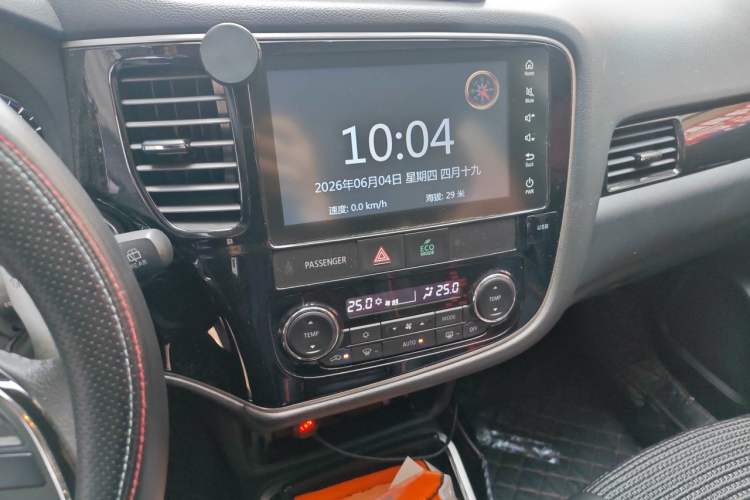 Used Mitsubishi Outlander 2018 2.4L 4x4 Luxury Edition 7-Seater Audio And AC Panel