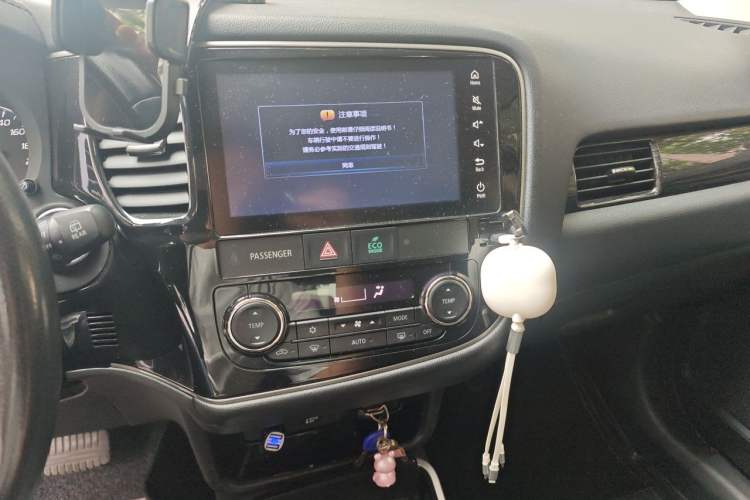 Used Mitsubishi Outlander 2018 2.4L 4x4 Elite Edition 5 Seats Audio And AC Panel