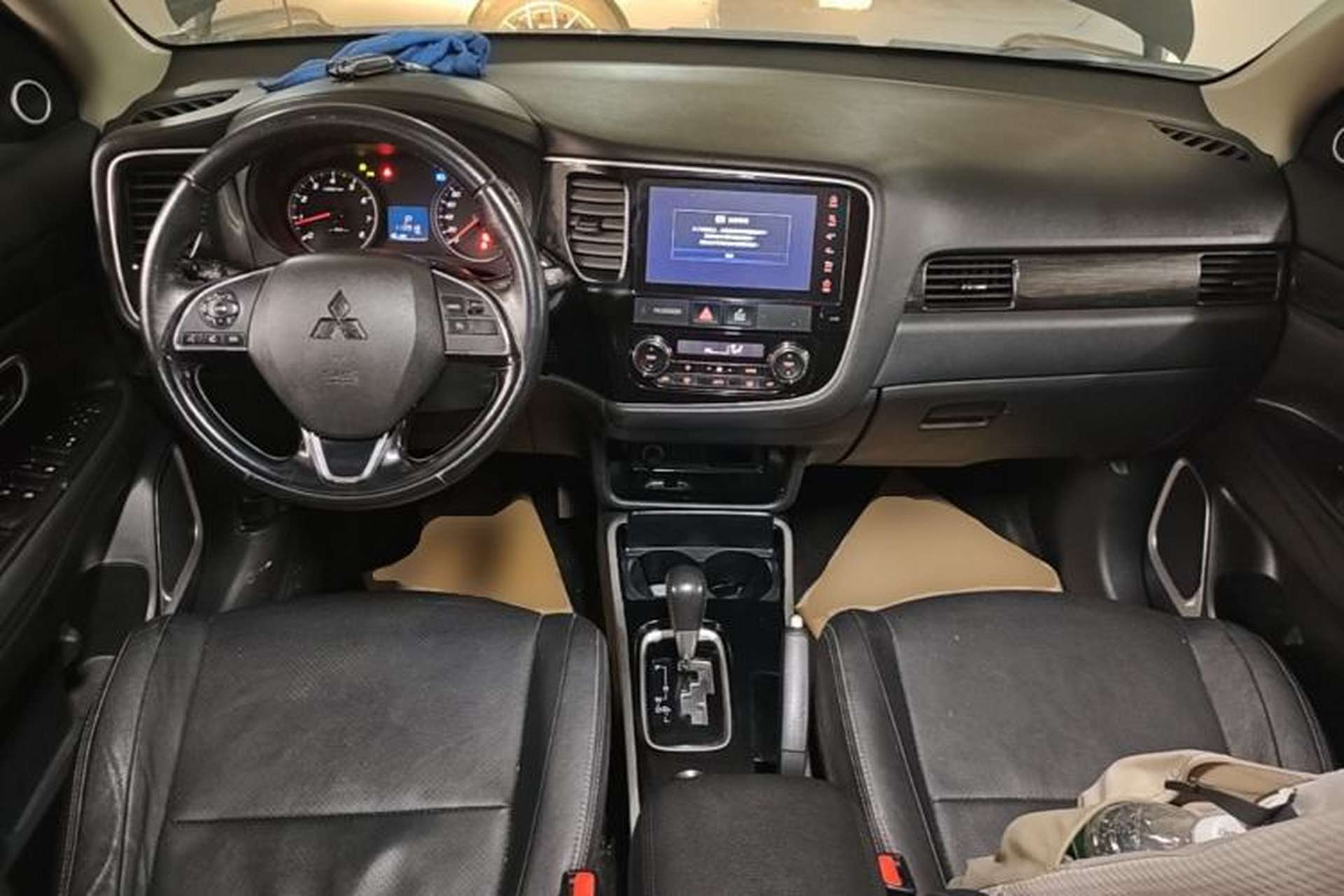 Used Mitsubishi Outlander 2018 2.0L Two-Wheel Drive Glory Edition 5 Seats Center Console