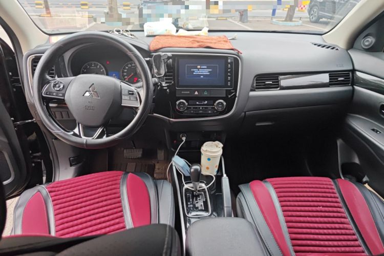 Used Mitsubishi Outlander 2018 2.0L Two-Wheel Drive Glory Edition 5 Seats Center Console