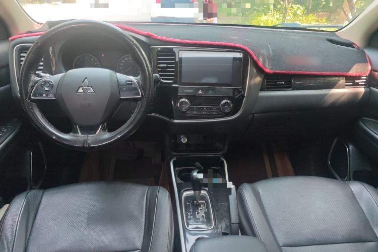 Used Mitsubishi Outlander 2018 2.0L Two-Wheel Drive Glory Edition 5 Seats Center Console