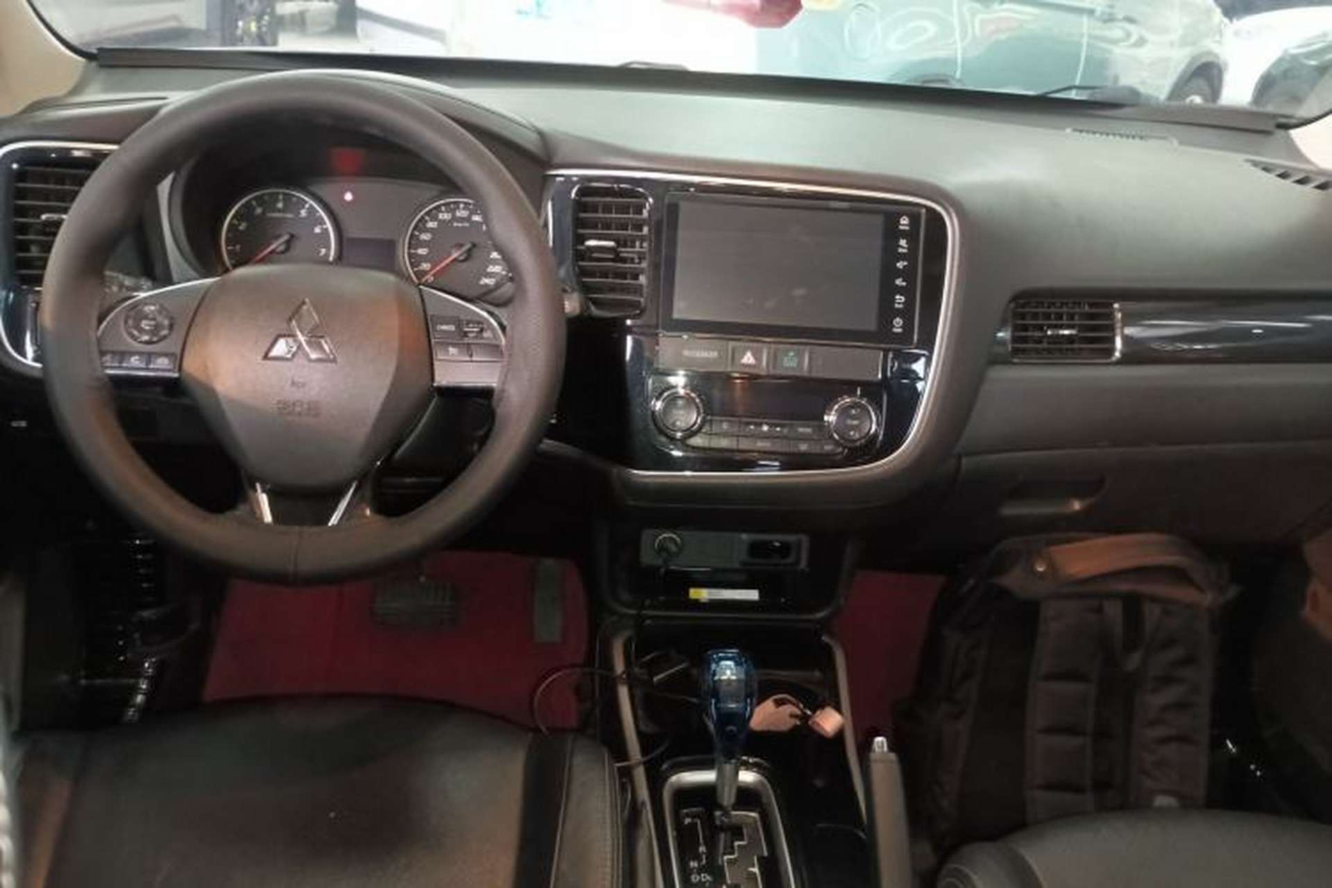 Used Mitsubishi Outlander 2018 2.0L Two-Wheel Drive Glory Edition 5 Seats Center Console