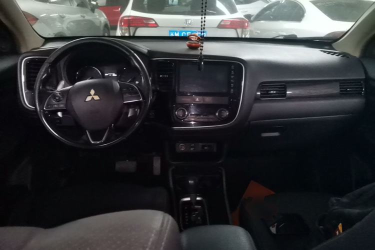 Used Mitsubishi Outlander 2018 2.4L 4x4 Elite Edition 5 Seats Center Console