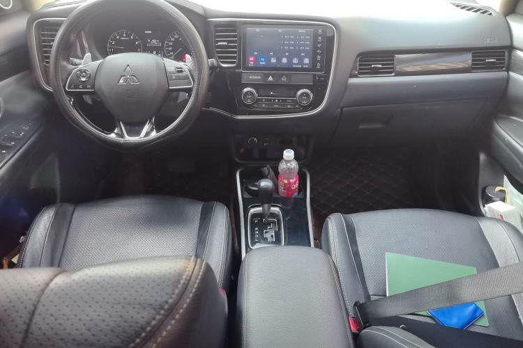 Used Mitsubishi Outlander 2018 2.4L 4x4 Elite Edition 5 Seats Center Console