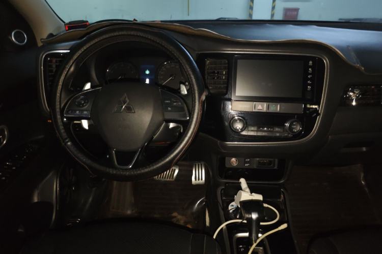 Used Mitsubishi Outlander 2018 2.4L 4x4 Elite Edition 5 Seats Center Console