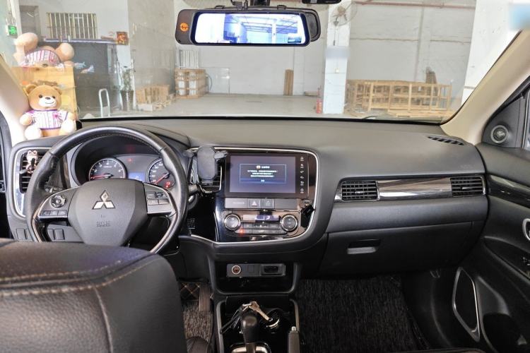 Used Mitsubishi Outlander 2018 2.0L Two-Wheel Drive Glory Edition 5 Seats Center Console