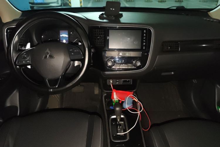 Used Mitsubishi Outlander 2018 2.4L 4x4 Elite Edition 5 Seats Center Console