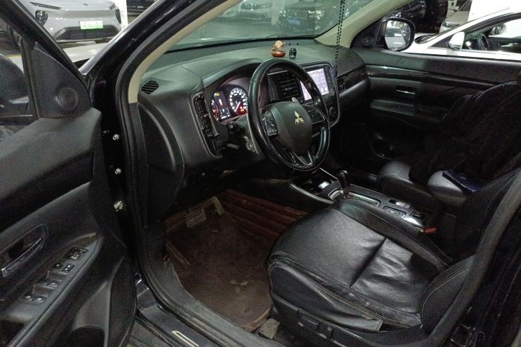 Used Mitsubishi Outlander 2018 2.4L 4x4 Elite Edition 5 Seats Driver Seat