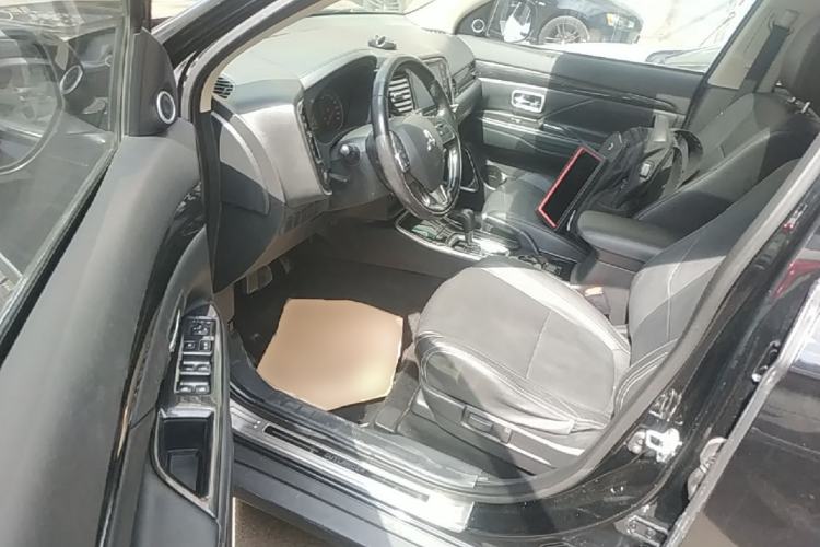 Used Mitsubishi Outlander 2018 2.0L Two-Wheel Drive Glory Edition 5 Seats Driver Seat